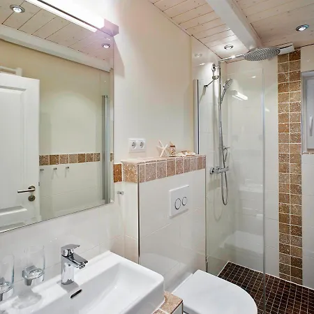 Luxuswellnesshaus Strandburg Dom wakacyjny