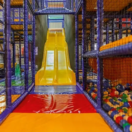 Luxuswellnesshaus Strandburg Dom wakacyjny Bliesdorf